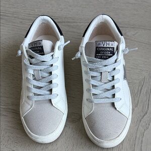Vintage Havana White and Gray Sneakers